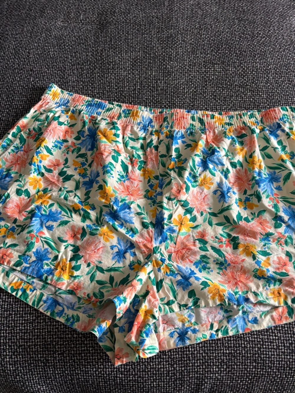 Floral Elastic-Waist Women’s Shorts - White Multicolor